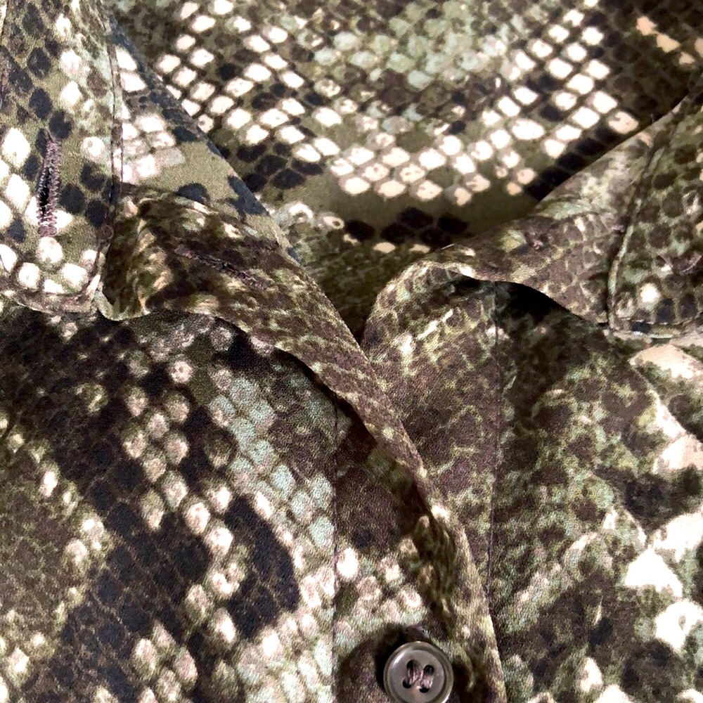 H&M Women's Green Snake Print Blouse - Picture 7 of 9